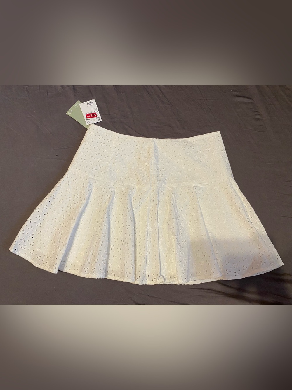 H&M white eyelet cotton pleated high waist mini skirt, size 6